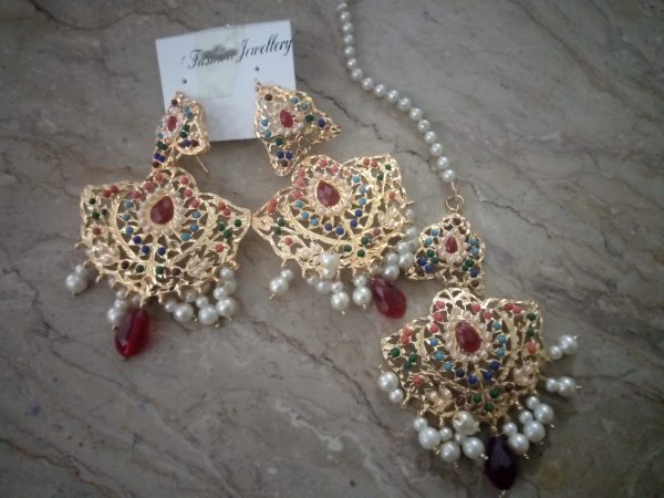 Stylish Golden Tikka and Earrings Wear Set