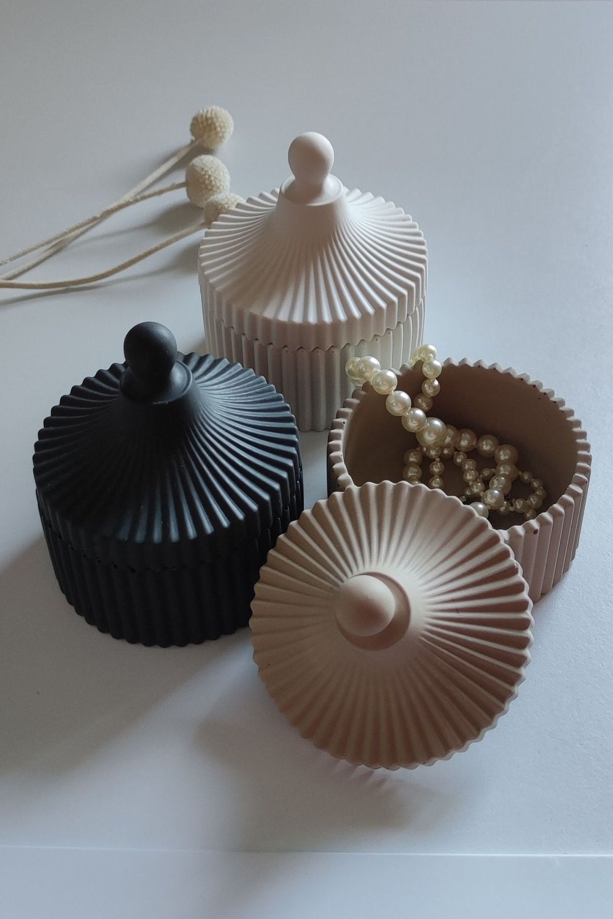 Buy the Best Quality Ceramic Decoration Piece Jar in Pakistan at DayShop.pk. Most Affordable Price With Fast Shipping in All Over Pakistan