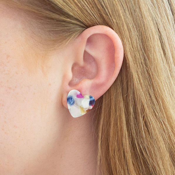 Buy the Best Quality Resin Ear Studs With Small Flowers in Pakistan at DayShop.pk. Most Affordable Price With Fast Shipping in All Over Pakistan