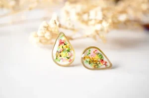 Buy the Best Quality Resin Ear Studs With Small Flowers in Pakistan at DayShop.pk. Most Affordable Price With Fast Shipping in All Over Pakistan