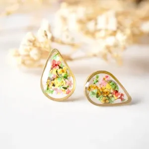 Buy the Best Quality Resin Ear Studs With Small Flowers in Pakistan at DayShop.pk. Most Affordable Price With Fast Shipping in All Over Pakistan
