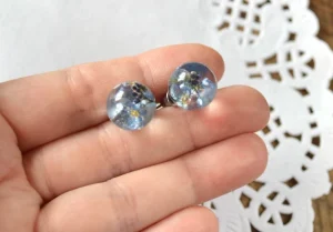 Buy the Best Quality Resin Ear Studs With Small Flowers in Pakistan at DayShop.pk. Most Affordable Price With Fast Shipping in All Over Pakistan