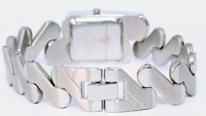 Buy the Best Quality Gucci Zig Zag Watch For Women in Pakistan at DayShop.pk. Most Affordable Price With Fast Shipping in All Over Pakistan