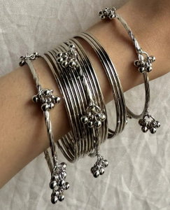 Buy the Best Quality Kashmiri Ghungroo Bangles Silver Set in Pakistan at DayShop.pk. Most Affordable Price With Fast Shipping in All Over Pakistan