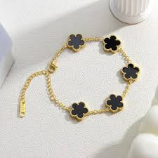 Buy the Best Quality Clover Leaf Elegant Luxury Bracelet in Pakistan at DayShop.pk. Most Affordable Price With Fast Shipping in All Over Pakistan