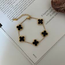 Buy the Best Quality Clover Leaf Elegant Luxury Bracelet in Pakistan at DayShop.pk. Most Affordable Price With Fast Shipping in All Over Pakistan