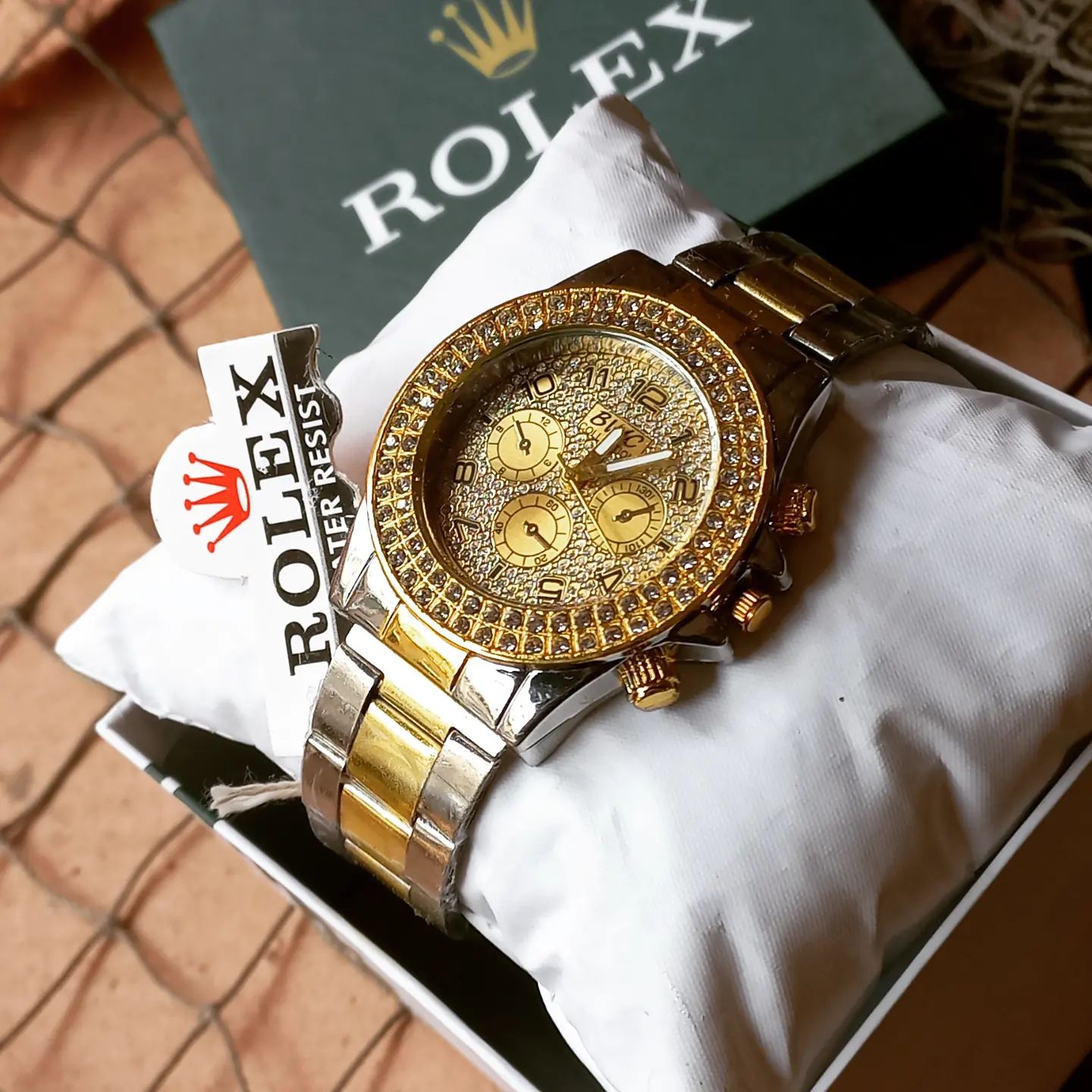 Buy the Best Quality Rolex Watch Two Tone Latest Stone in Pakistan at DayShop.pk. Most Affordable Price With Fast Shipping in All Over Pakistan