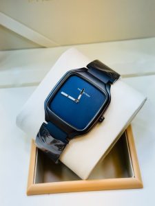 Univers point Master lock watch