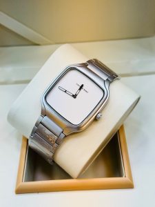 Univers point Master lock watch