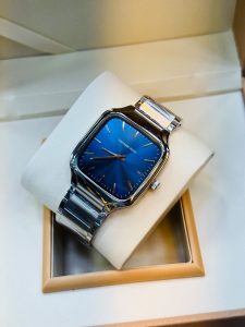Univers point Master lock watch