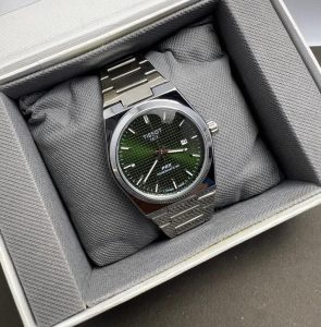 Buy the Best Quality TISSOT Unisex Watch With Date Stylish in Pakistan at DayShop.pk. Most Affordable Price With Fast Shipping in All Over Pakistan